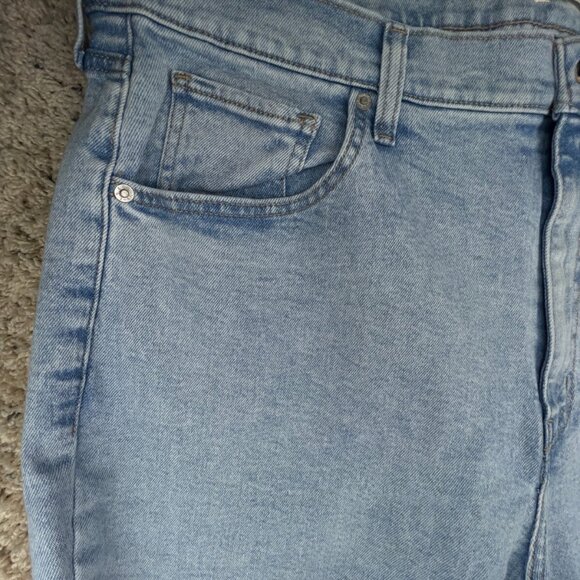 Levi's Plus Size Waisted Crop Flare Jeans, High Light Wash Size 20W NWT $70 - Picture 3 of 16